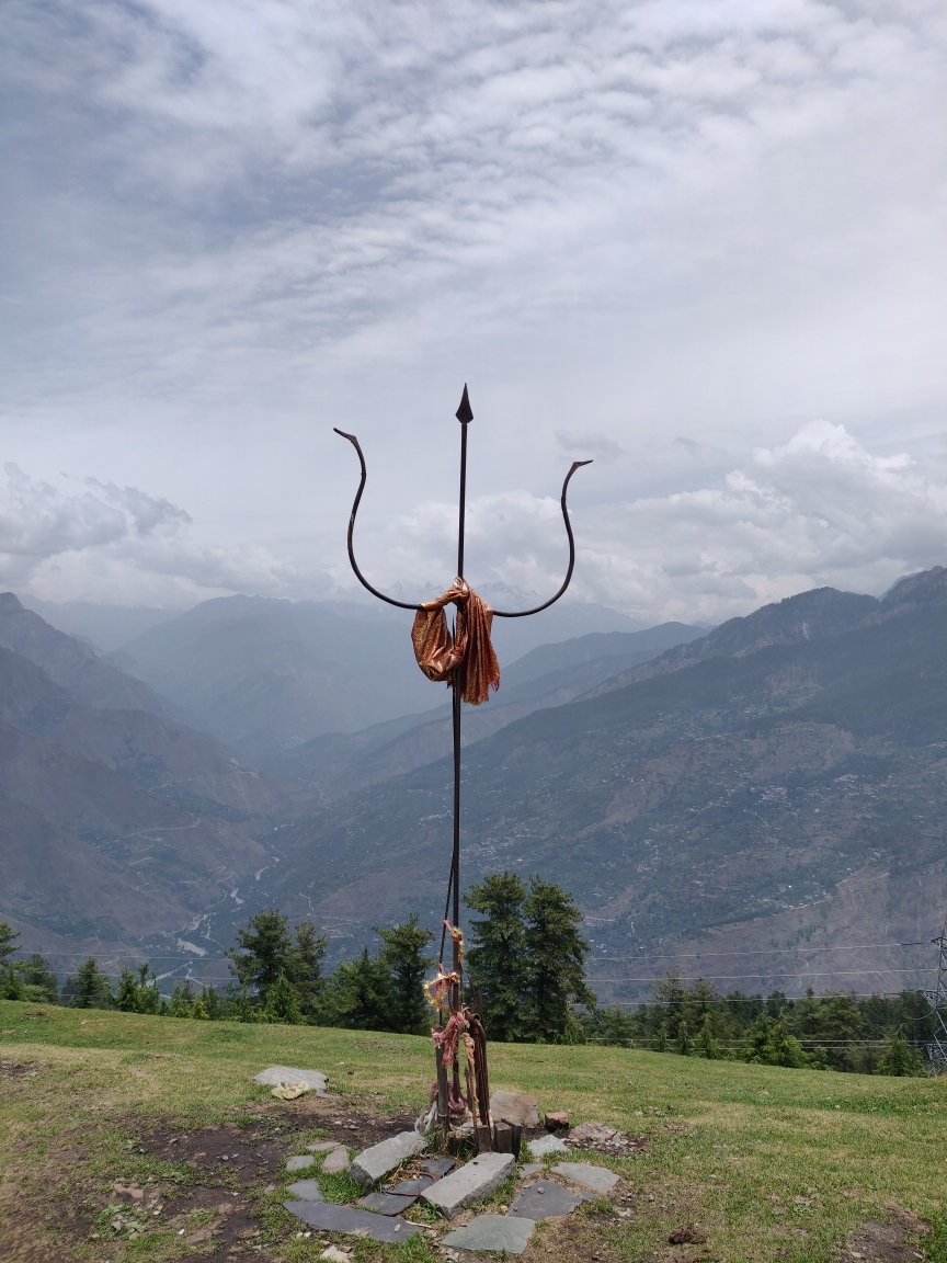 Bijli Mahadev Temple – A Day Hike in Kullu Valley